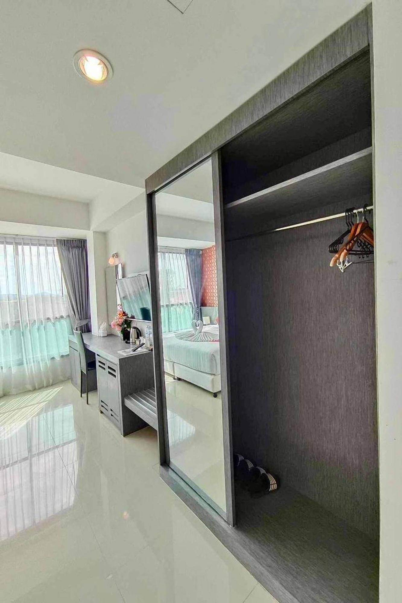 The Thames Pool Access Resort & Villa - Sha Extra Plus Chalong Exterior photo